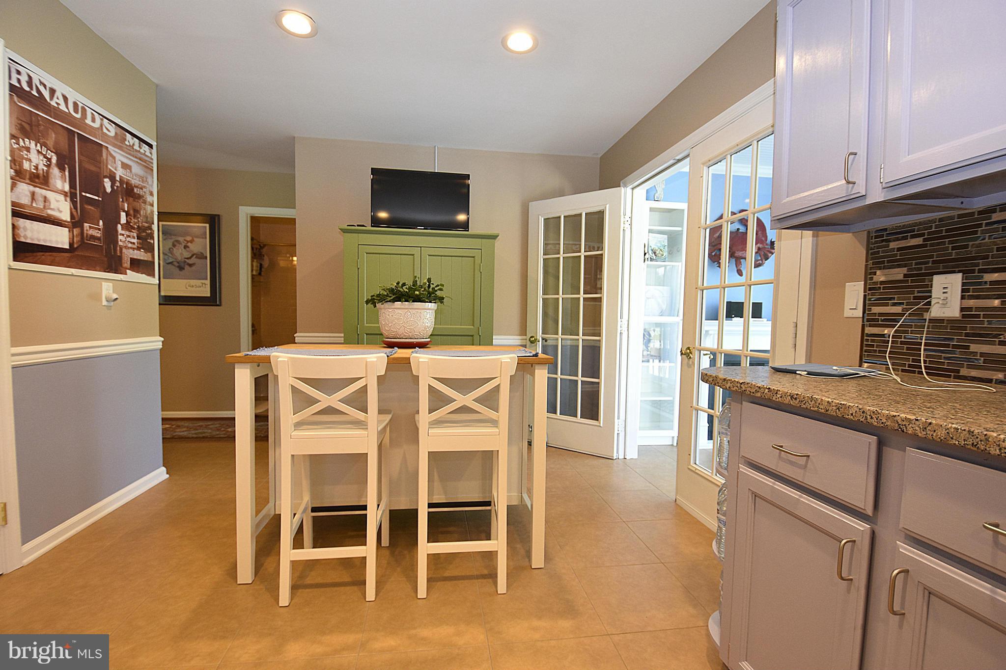 6677 Reeses Pride Road Sherwood, MD 21665 - Photo 12 of 30 Kitchen with dining space