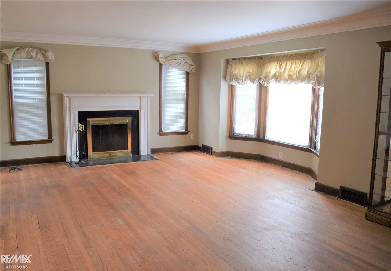 1541 Hawthorne Road Grosse Pointe Woods, MI 48236 - Photo 13 of 48