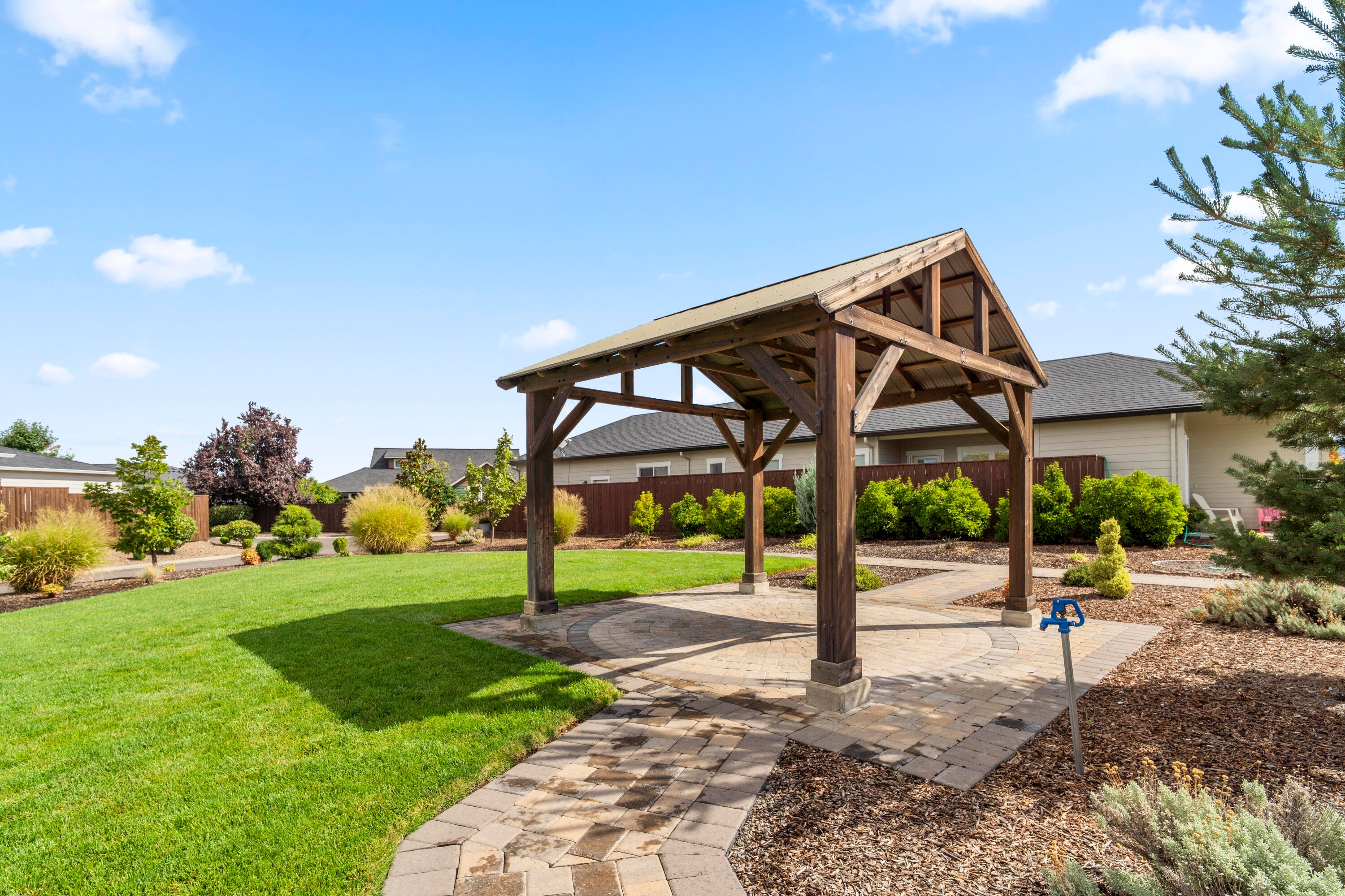 451 South Haskell Street Central Point, OR 97502 - Photo 29 of 30 Well maintained Pocket Park with Pergola
