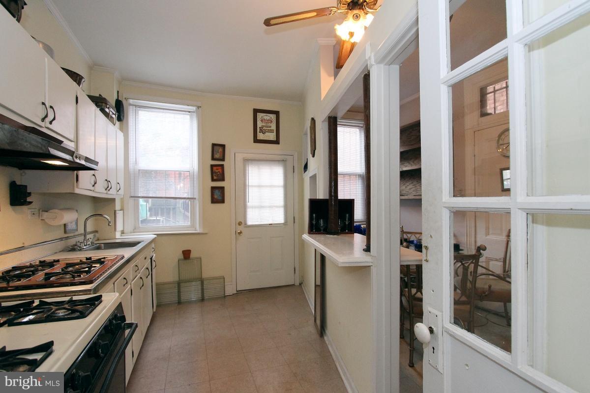 915 R Street Northwest Washington, DC 20001 - Photo 13 of 30 Kitchen