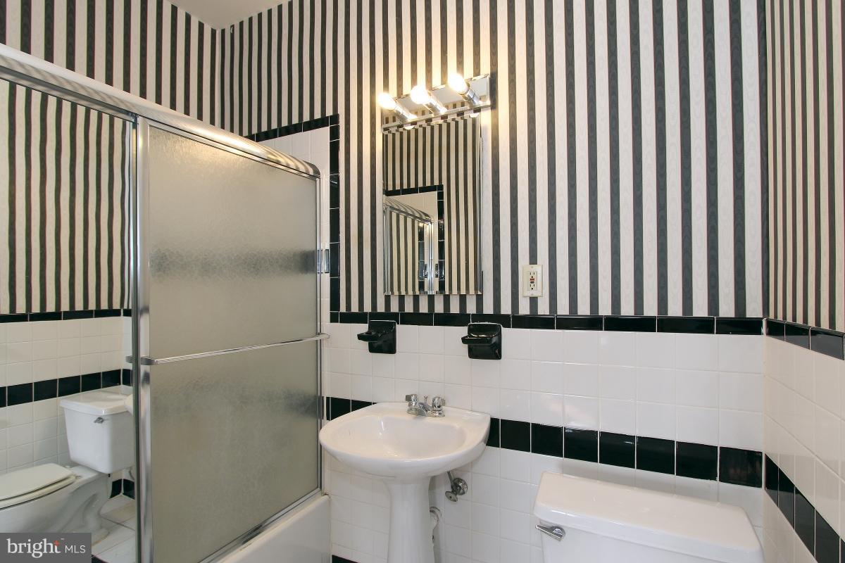 915 R Street Northwest Washington, DC 20001 - Photo 24 of 30 Bedroom (Master)