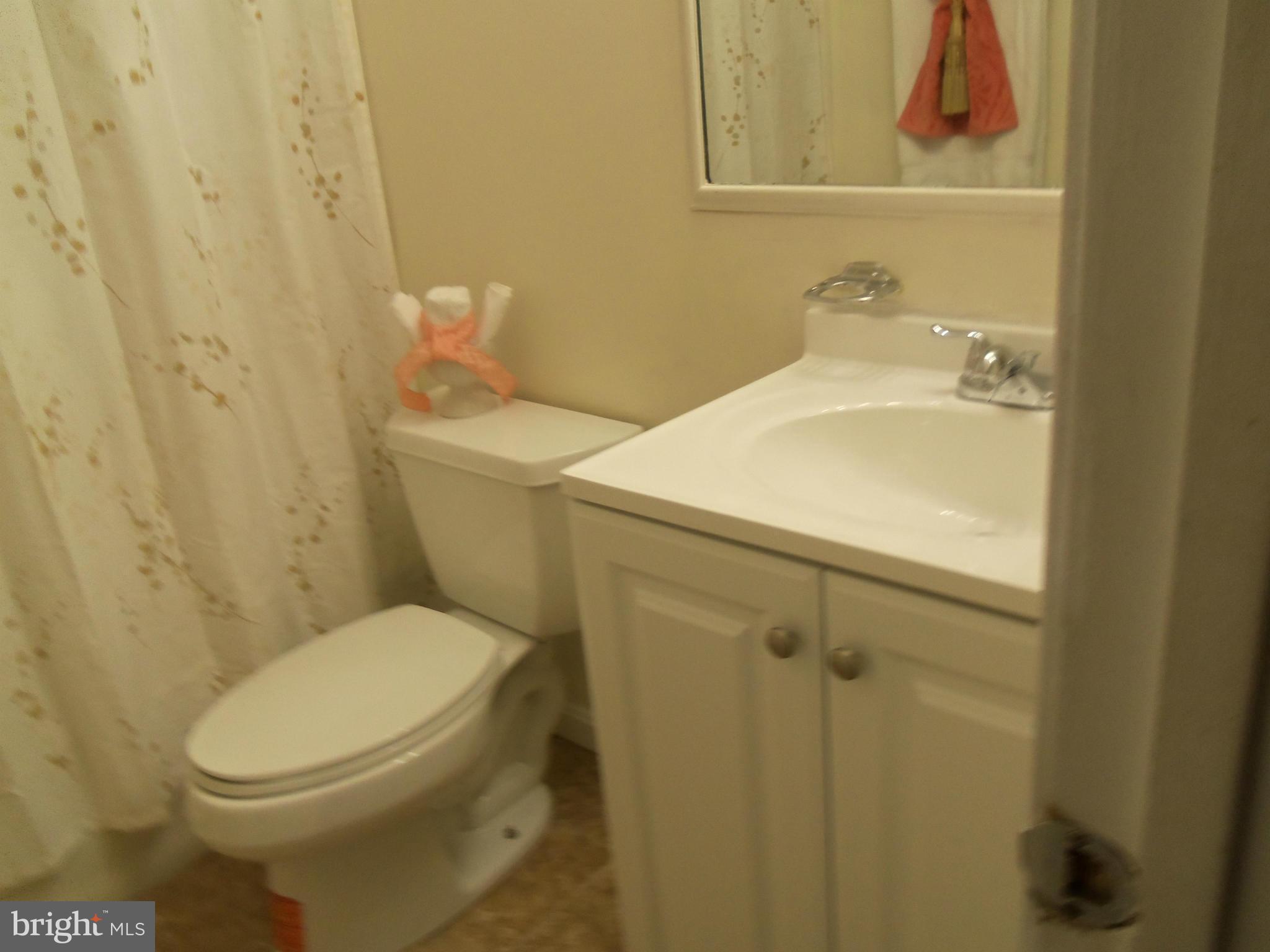 7704 Foxhall Road Clinton, MD 20735 - Photo 14 of 30 Main Bath