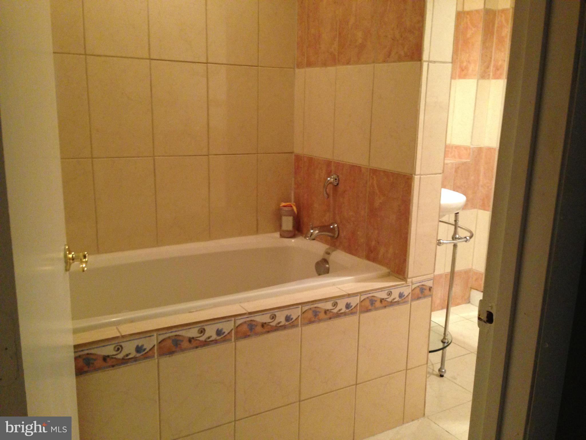 7704 Foxhall Road Clinton, MD 20735 - Photo 26 of 30 Bath (Master)