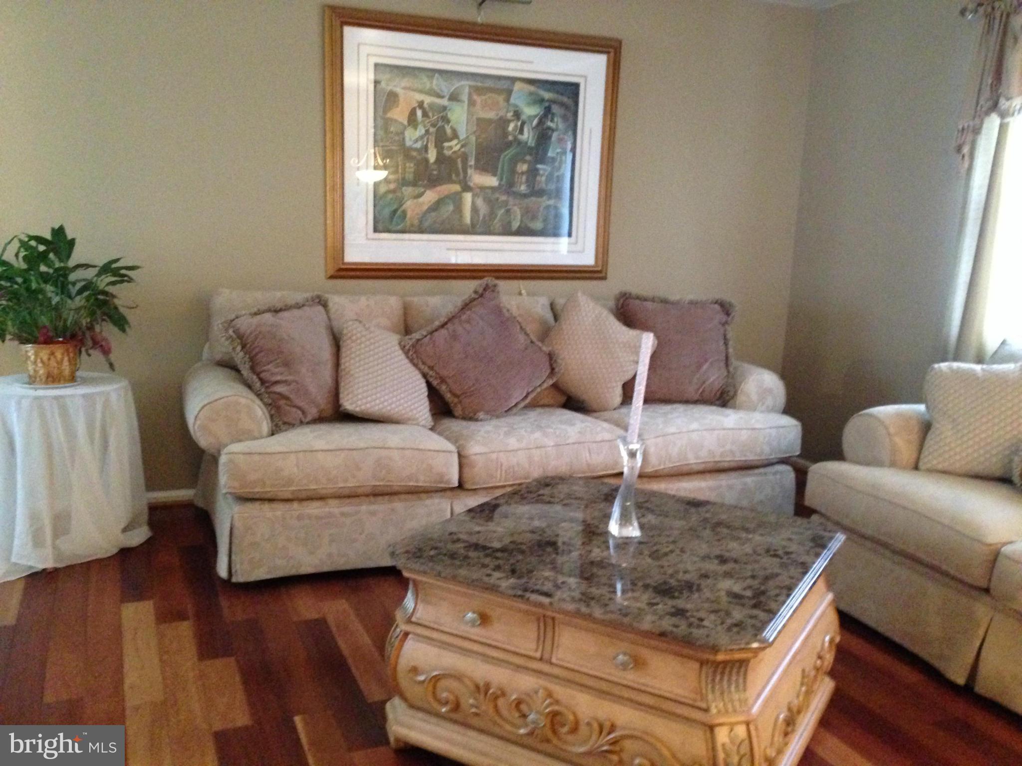7704 Foxhall Road Clinton, MD 20735 - Photo 5 of 30 Living Room
