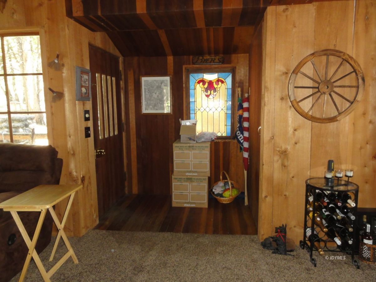 24945 Fern Valley Road Idyllwild, CA 92549 - Photo 13 of 28 a view of entryway with a window