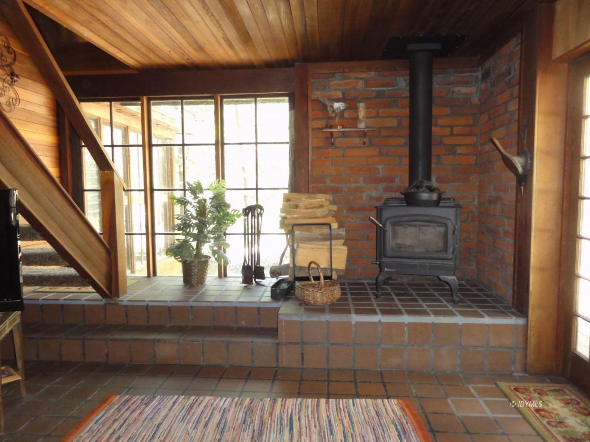 24945 Fern Valley Road Idyllwild, CA 92549 - Photo 15 of 28 a view of entryway and hall with wooden floor