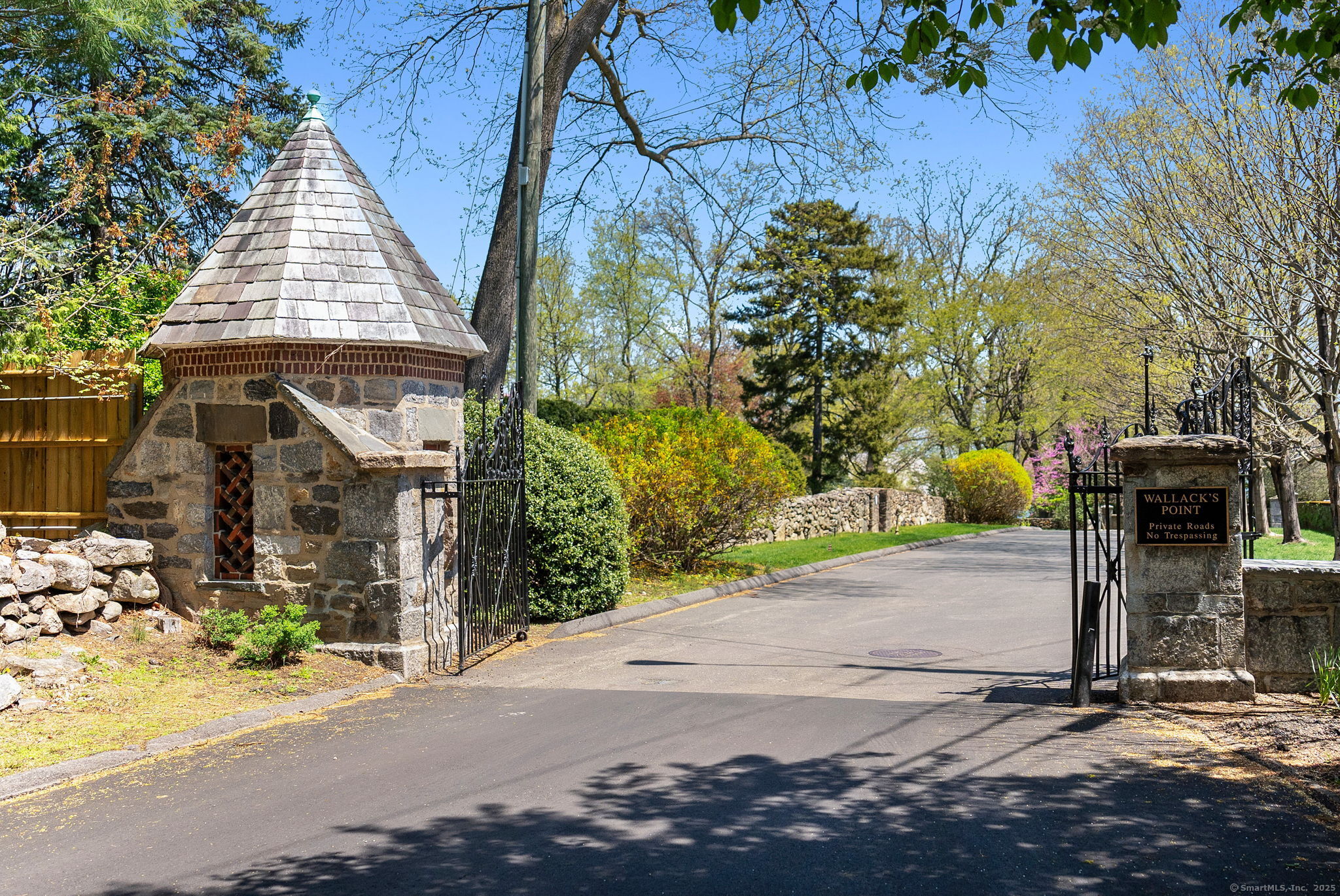 86 Wallacks Drive Stamford, CT 06902 - Photo 4 of 39