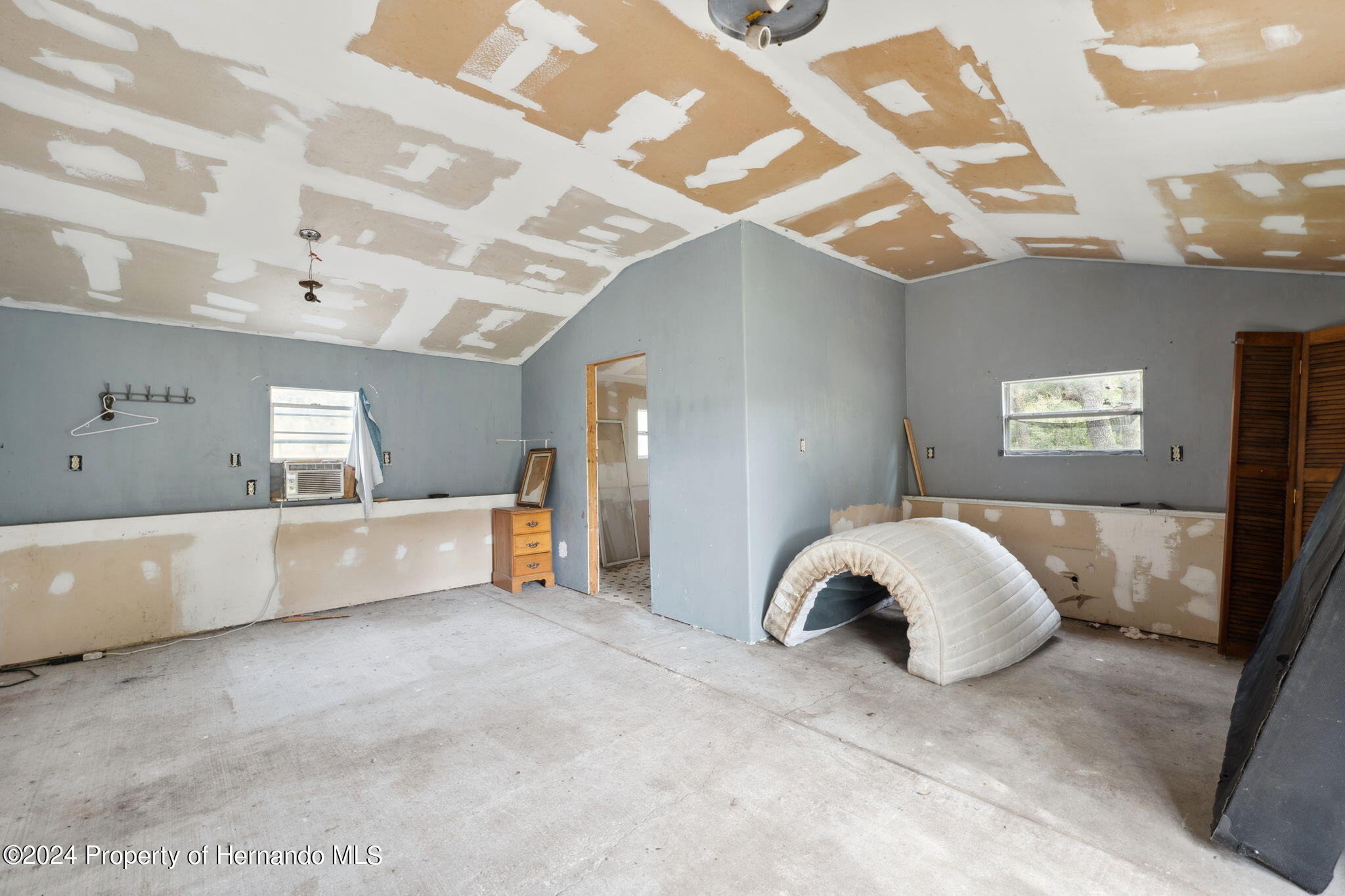 11017 Knuckey Road Weeki Wachee, FL 34614 - Photo 19 of 39 a large bed sitting in a room next to a window