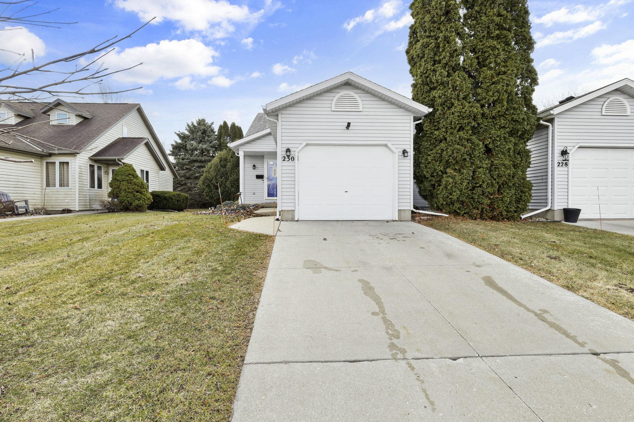 230 Whitetail Drive Sun Prairie, WI 53590 - Photo 2 of 36