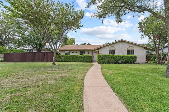 $2,500 | 2804 Royal Oaks Drive, Plano, TX 75074