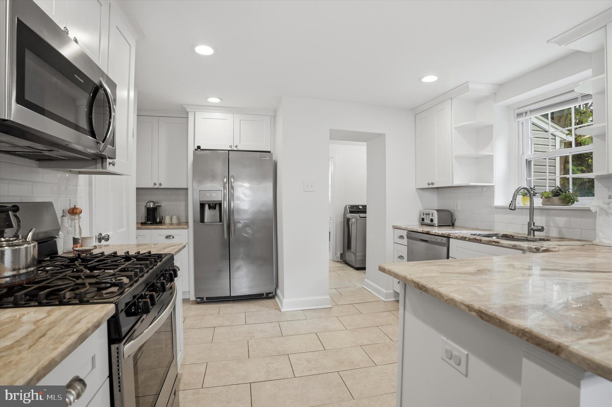 208 Parham Road Springfield, PA 19064 - Photo 10 of 39 Stainless Steel Appliances