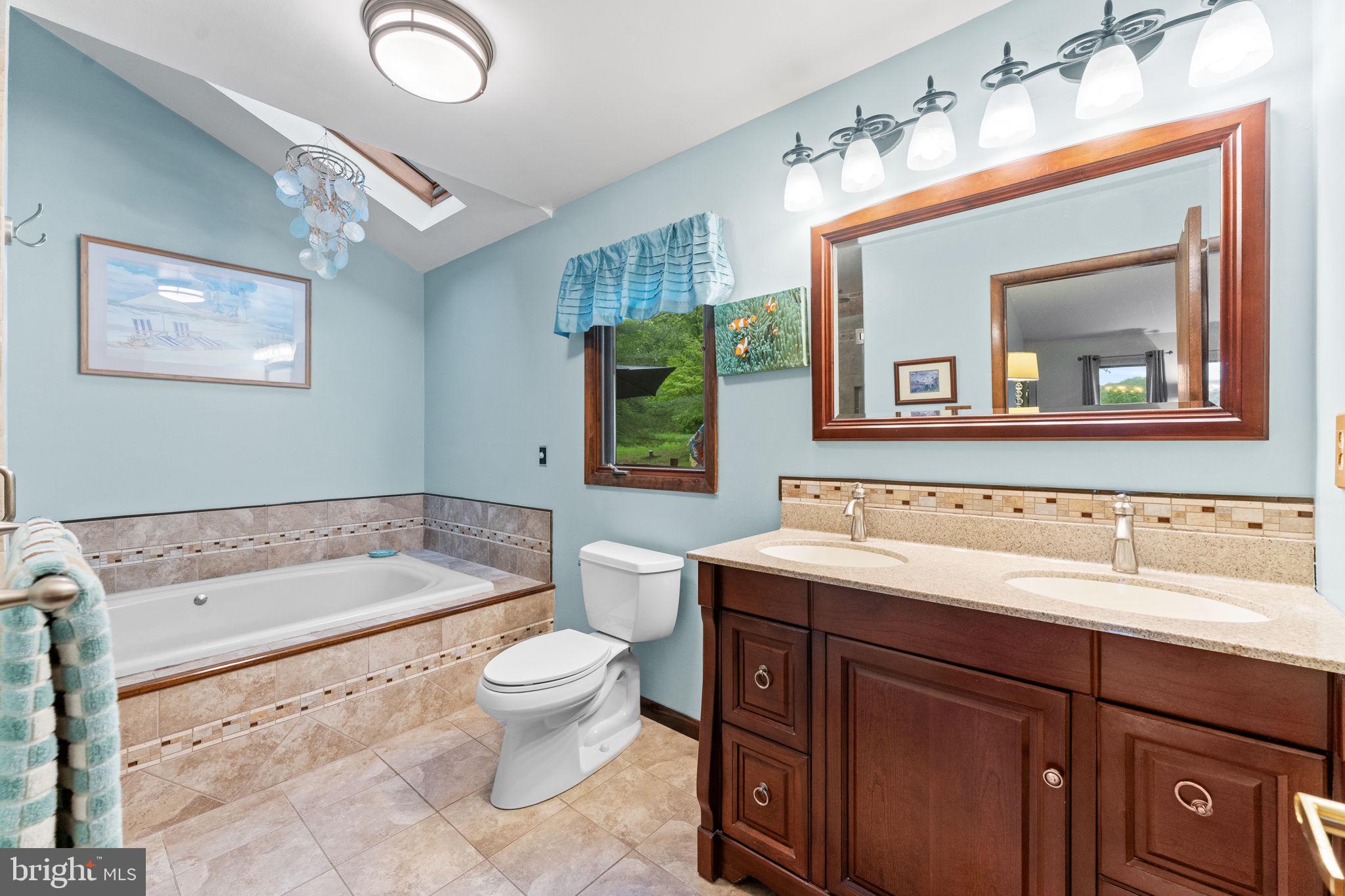 4 Fox Ridge Road Glenmoore, PA 19343 - Photo 22 of 47 Primary en suite.