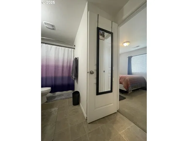 a en suite bathroom with a toilet