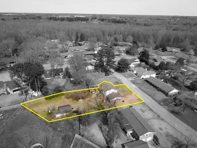 $350,000 | 569 Hazelwood Drive, Florence, AL 35633