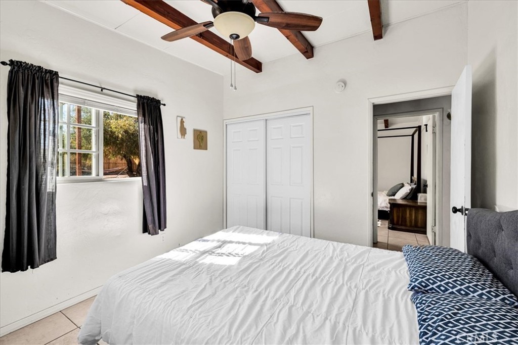 74825 Alta Loma Drive Twentynine Palms, CA 92277 - Photo 17 of 36 a bedroom with a bed and a large mirror