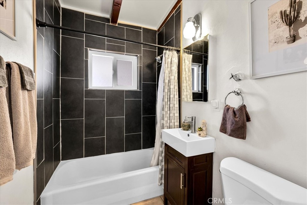74825 Alta Loma Drive Twentynine Palms, CA 92277 - Photo 18 of 36 a bathroom with a sink toilet and shower