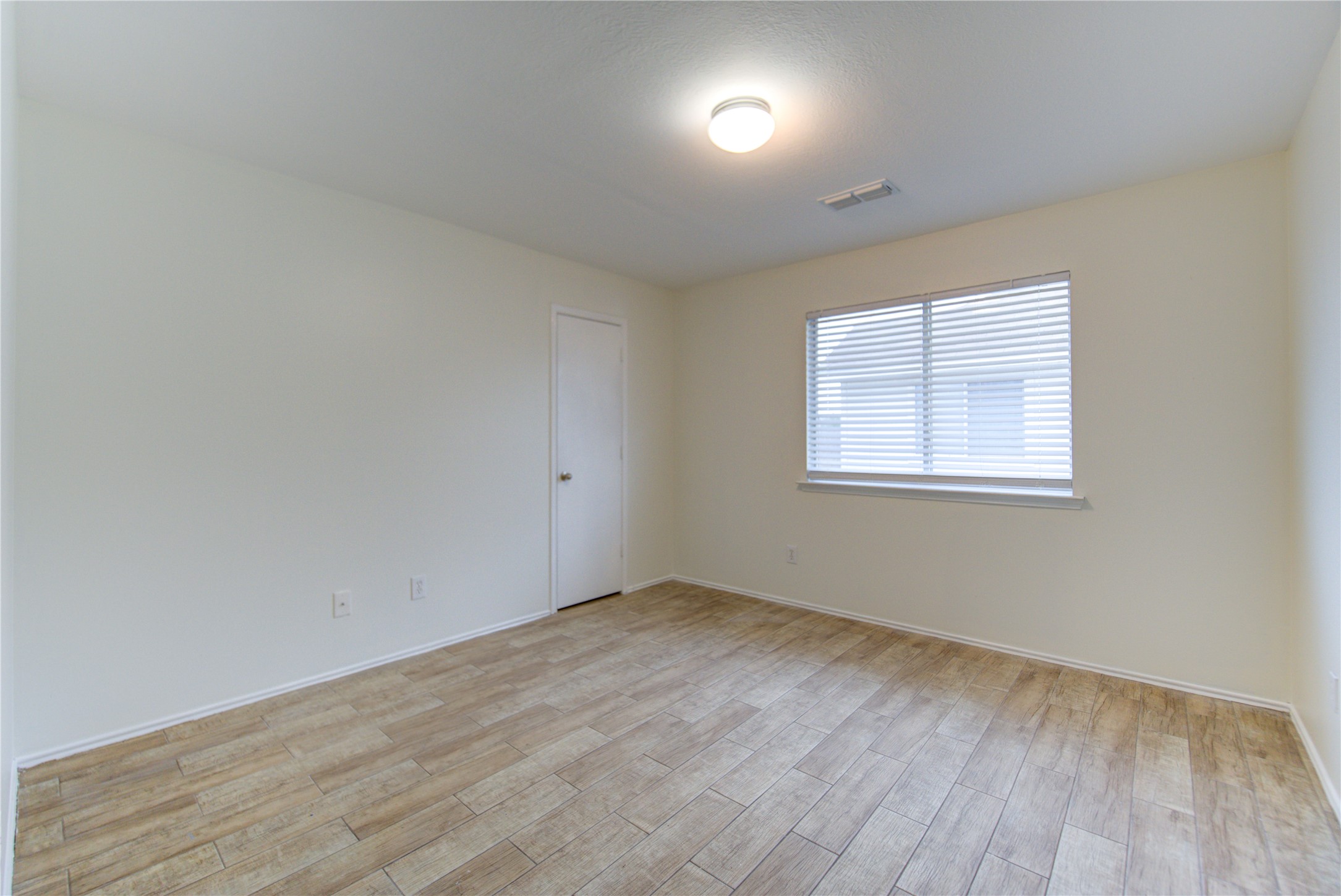 9926 Myrtle Field Lane Houston, TX 77044 - Photo 26 of 34 Bedroom 3