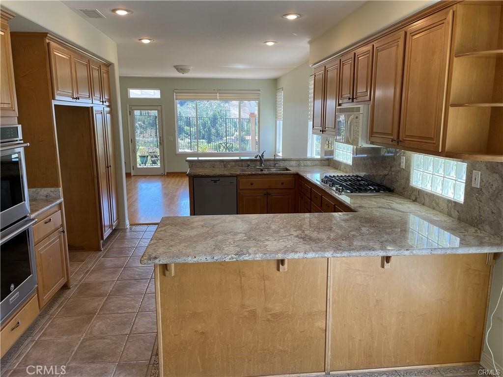 11736 Mariposa Bay Lane Porter Ranch, CA 91326 - Photo 5 of 22 Kitchen with ample cabinetry and counter space