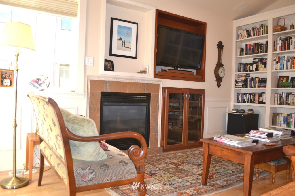 627 Main Street, Unit B Edmonds, WA 98020 - Photo 11 of 15