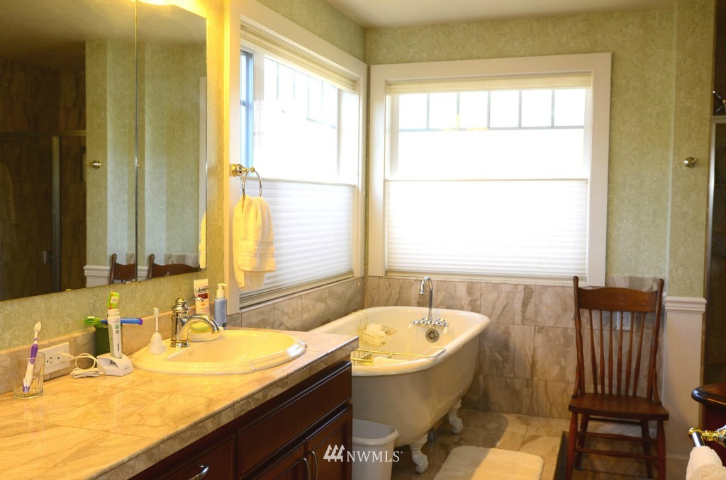 627 Main Street, Unit B Edmonds, WA 98020 - Photo 13 of 15
