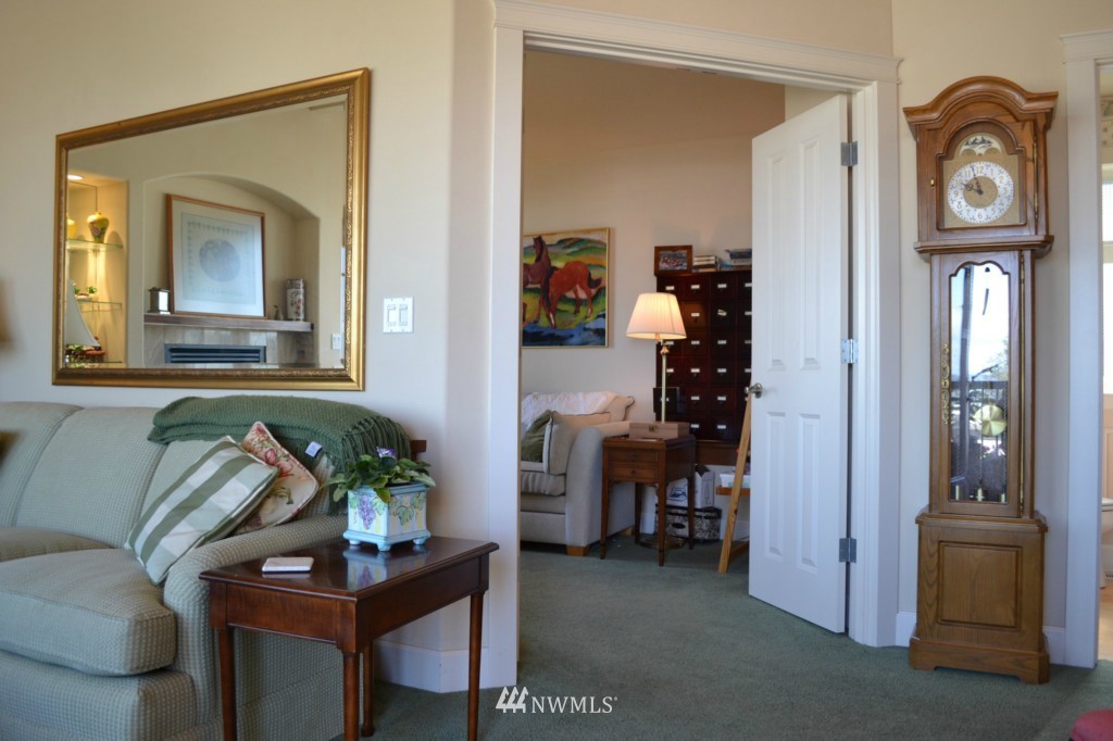 627 Main Street, Unit B Edmonds, WA 98020 - Photo 6 of 15