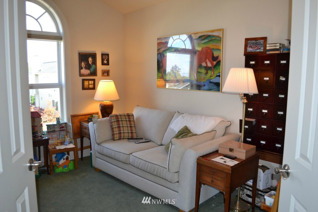 627 Main Street, Unit B Edmonds, WA 98020 - Photo 8 of 15