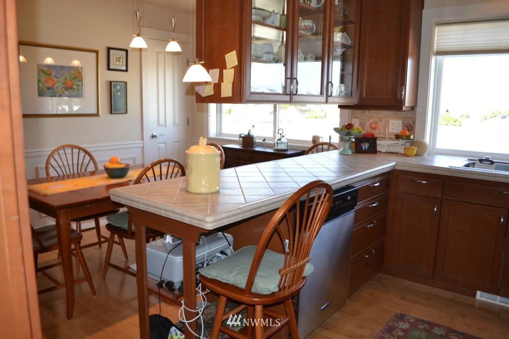 627 Main Street, Unit B Edmonds, WA 98020 - Photo 10 of 15