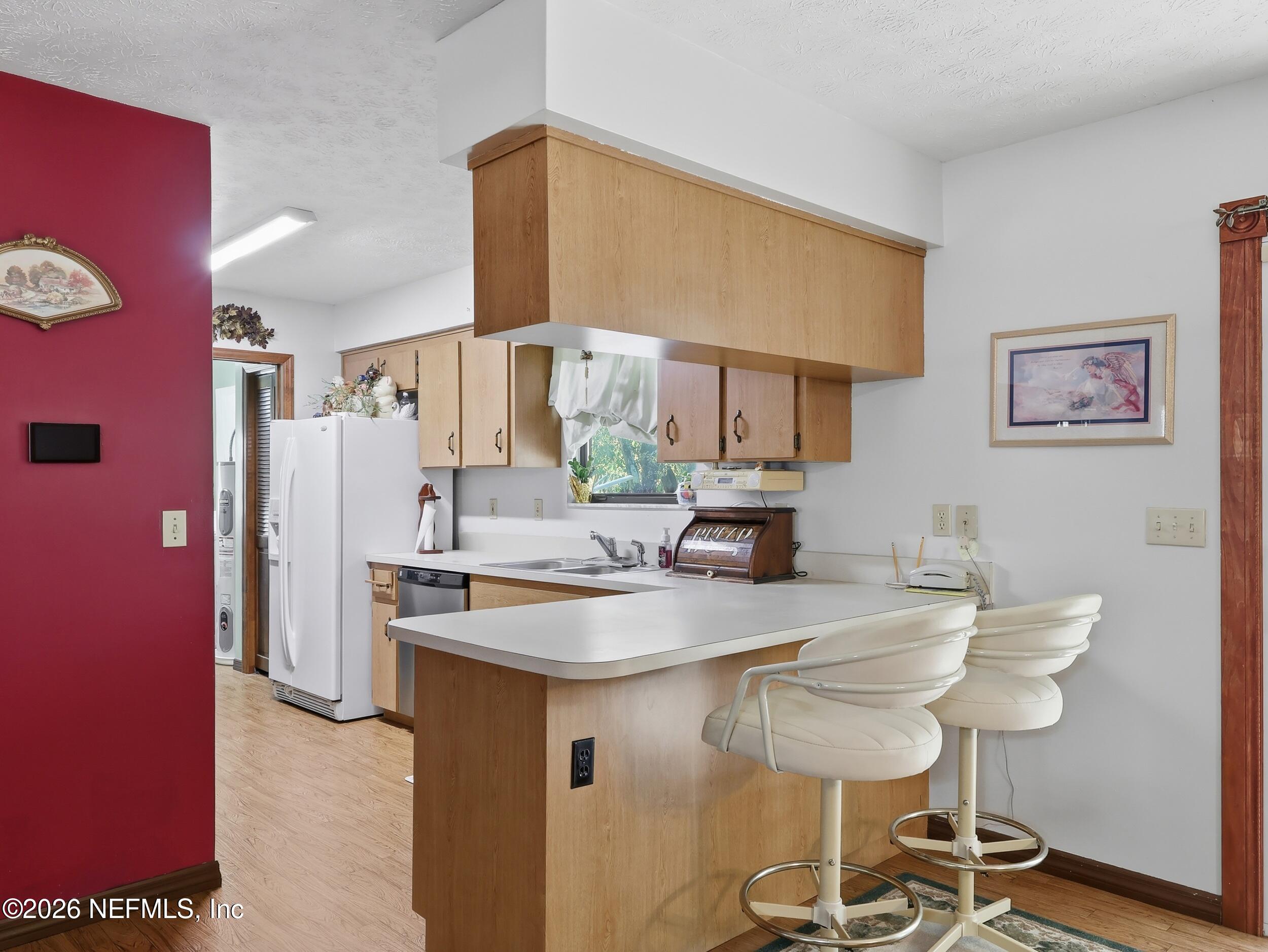 8336 Singleton Place Keystone Heights, FL 32656 - Photo 18 of 56 a kitchen with kitchen island a table and chairs