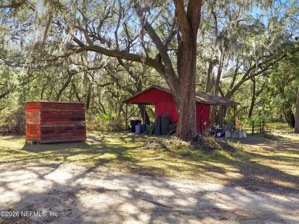 a view of a yard with basketball court