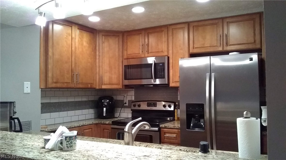 4827 Grafton Road Brunswick, OH 44212 - Photo 3 of 34