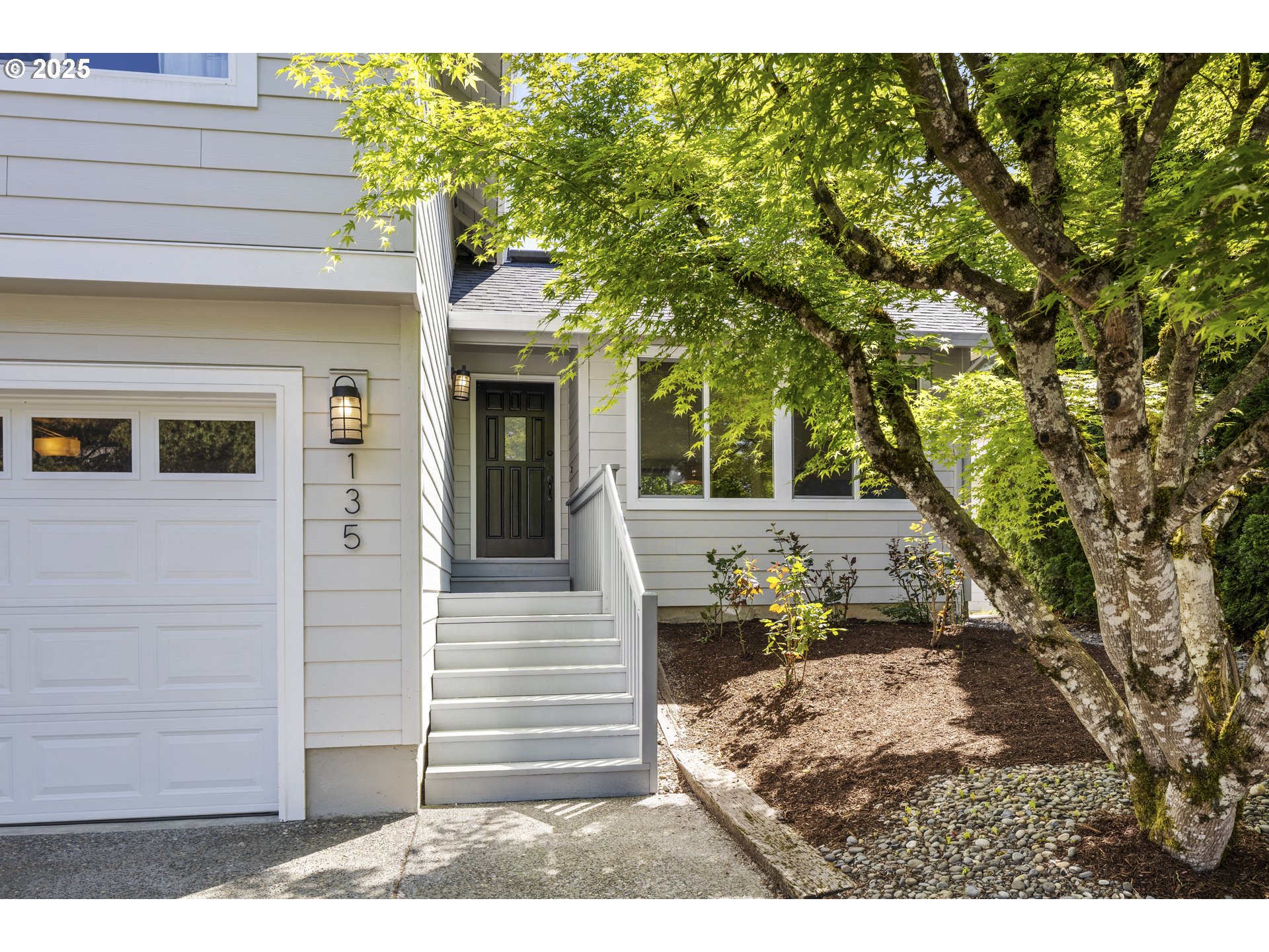 135 Kingsgate Road Lake Oswego, OR 97035 - Photo 2 of 48 Gallery Image 2