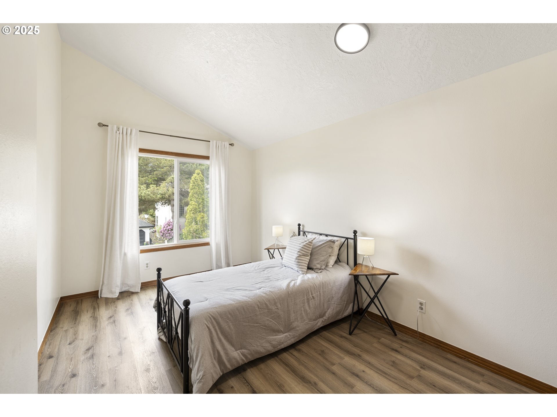 135 Kingsgate Road Lake Oswego, OR 97035 - Photo 35 of 48 Gallery Image 35