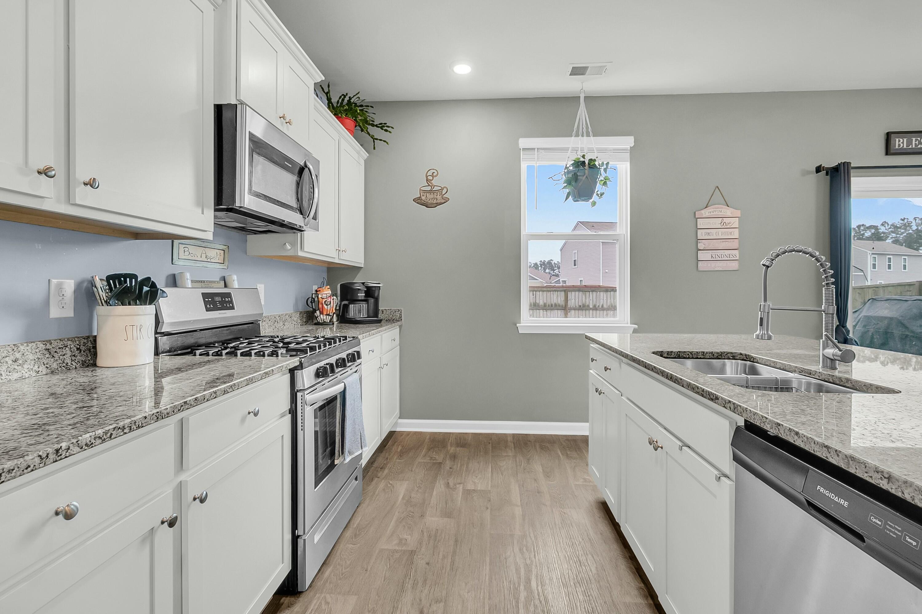 543 Wayton Circle Moncks Corner, SC 29461 - Photo 6 of 36 tempImageil92Ov