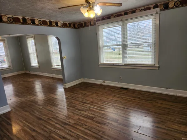 $115,000 | 613 South Washington Street, Jasonville, IN 47438