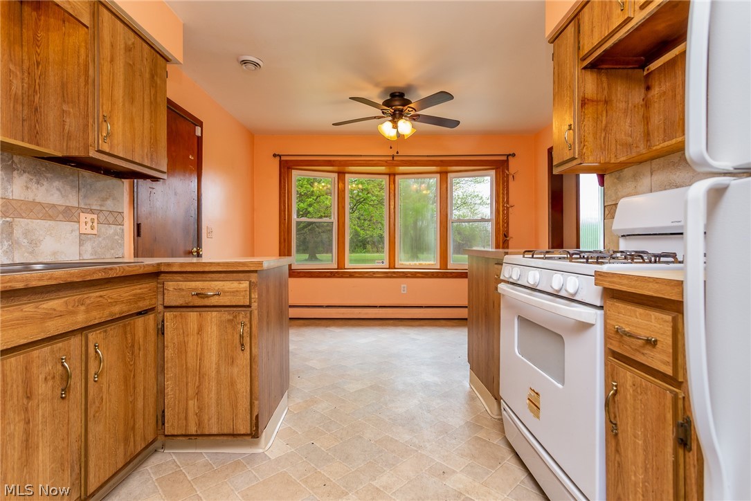 14313 Quarry Road Oberlin, OH 44074 - Photo 4 of 26 Nice sized eat in Kitchen