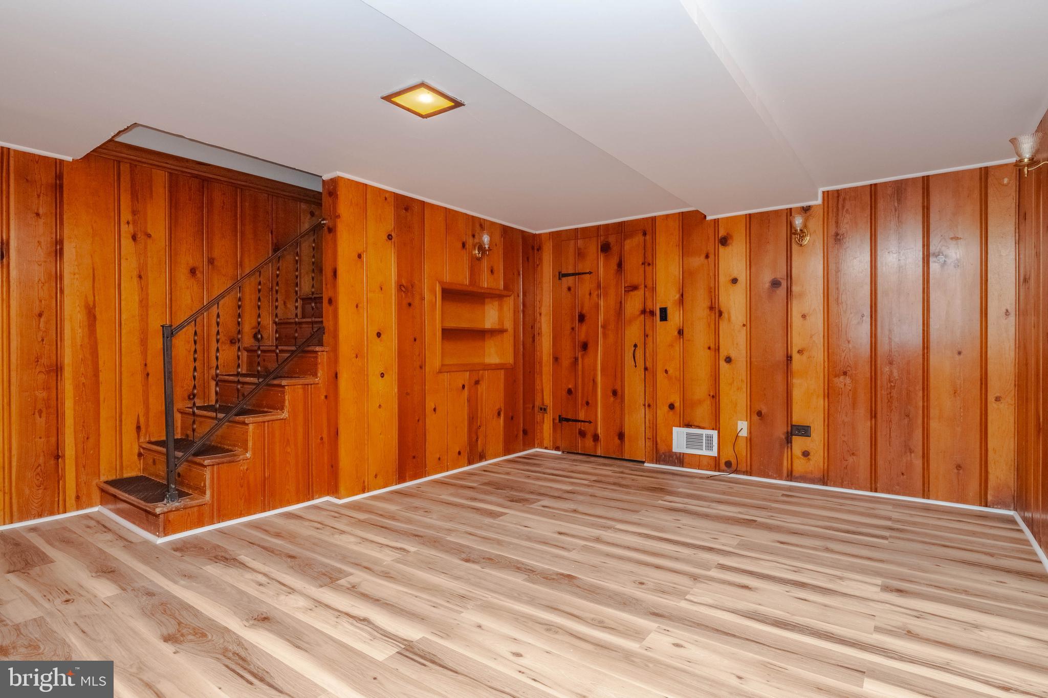 5413 Channing Road Baltimore, MD 21229 - Photo 31 of 45 a bedroom with a bed and a mirror