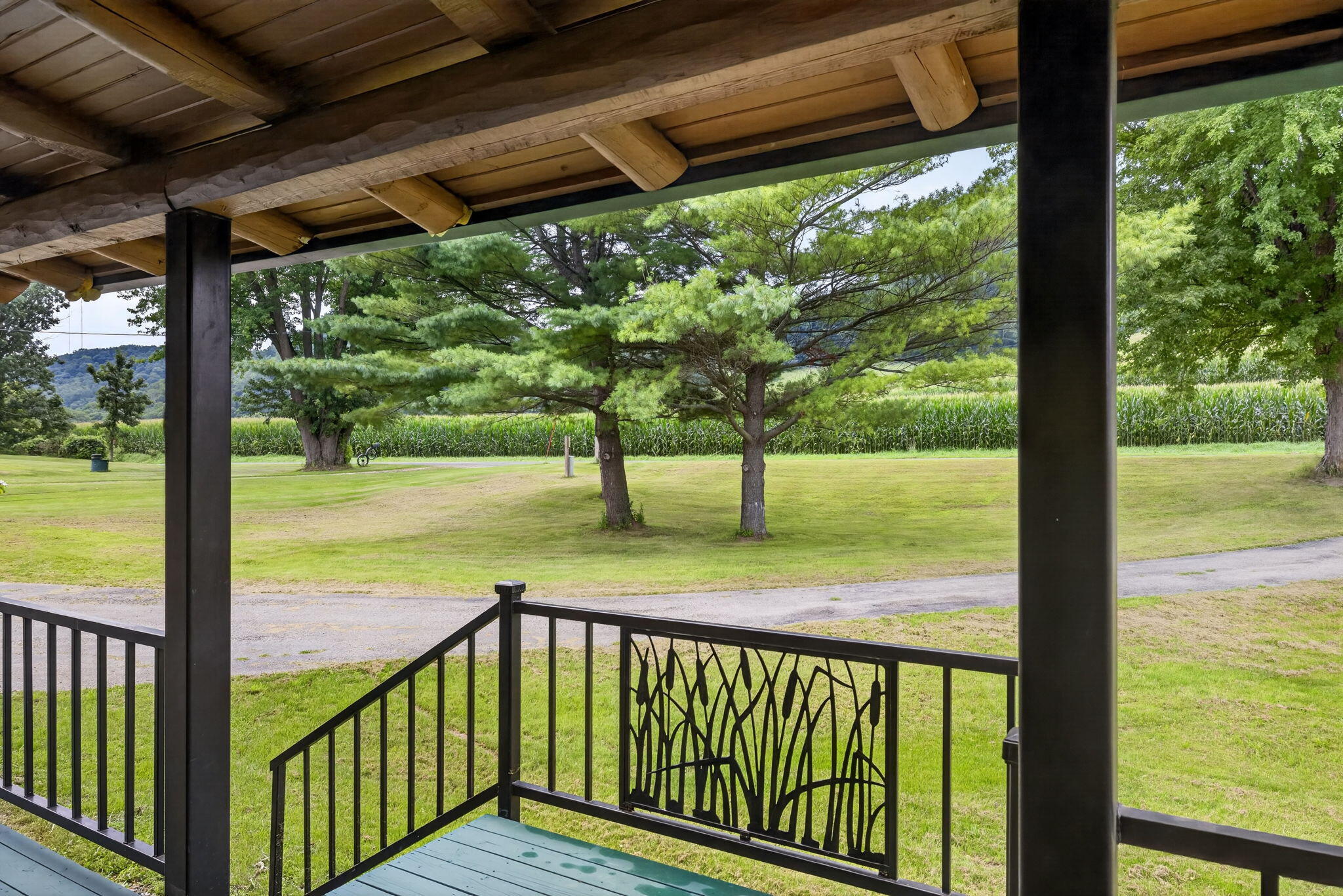 565 Beckman Road La Crescent, MN 55947 - Photo 43 of 50 Front Deck
