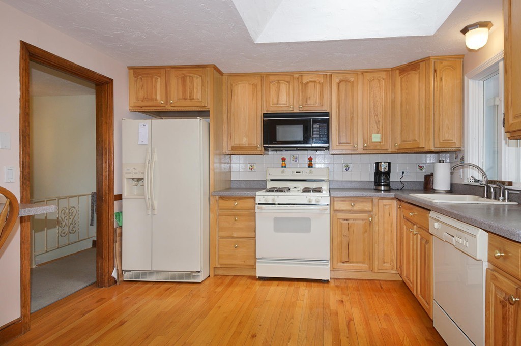 15 Partridge Road Medfield, MA 02052 - Photo 4 of 19 Gallery Image 4