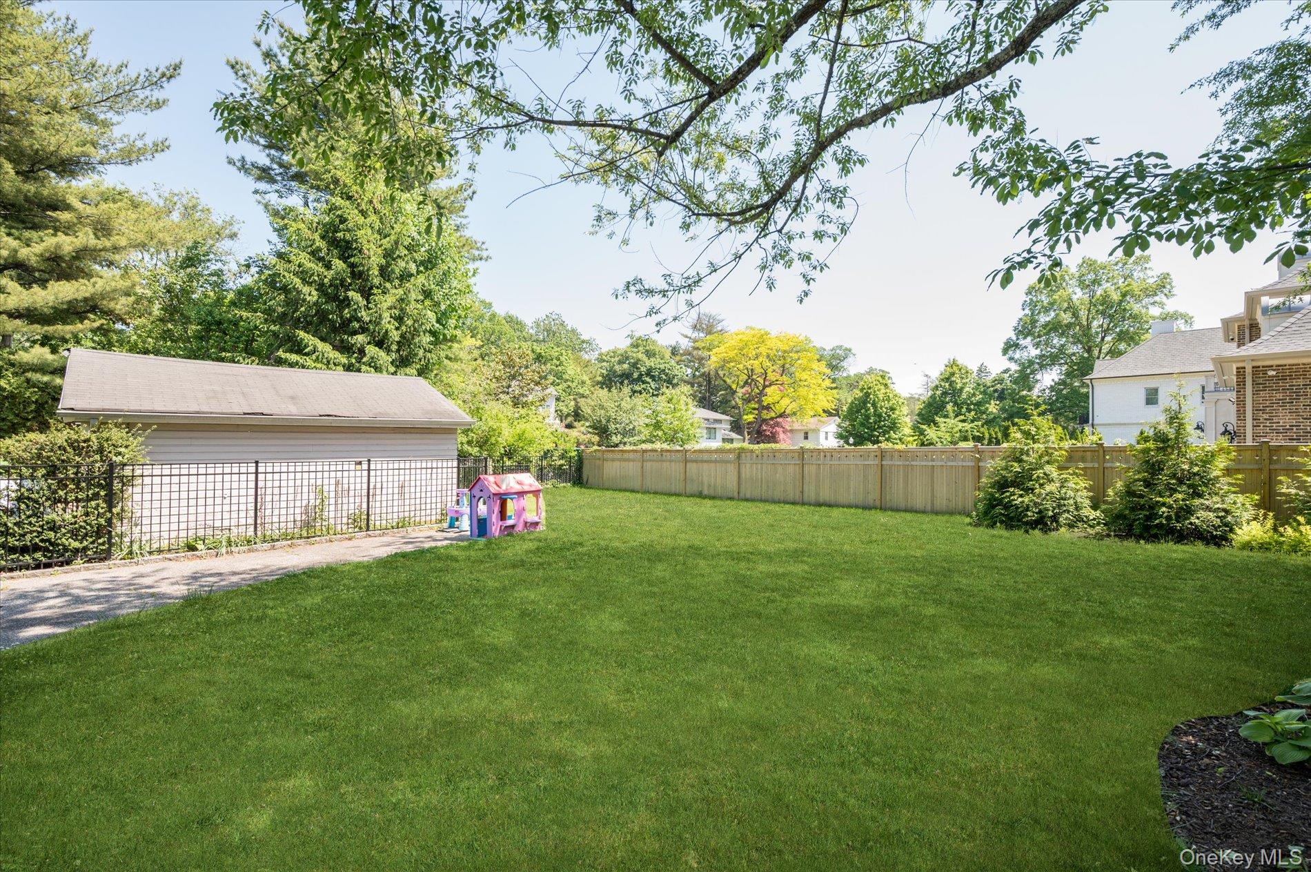 84 Allenwood Road Great Neck, NY 11023 - Photo 25 of 26