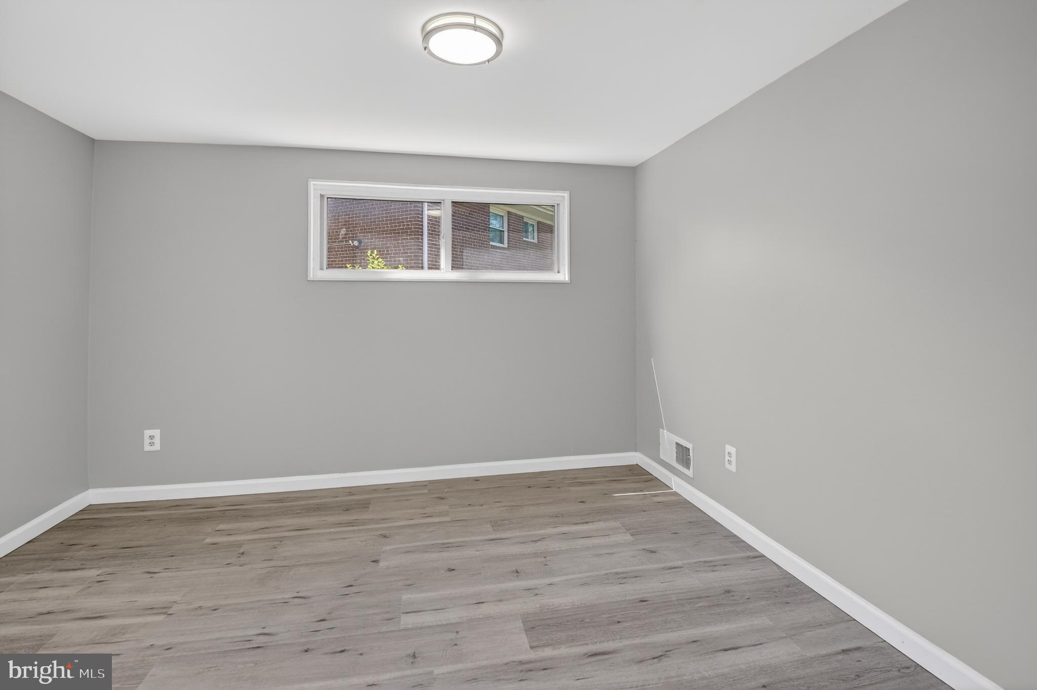 2016 Cascade Road Silver Spring, MD 20902 - Photo 12 of 37