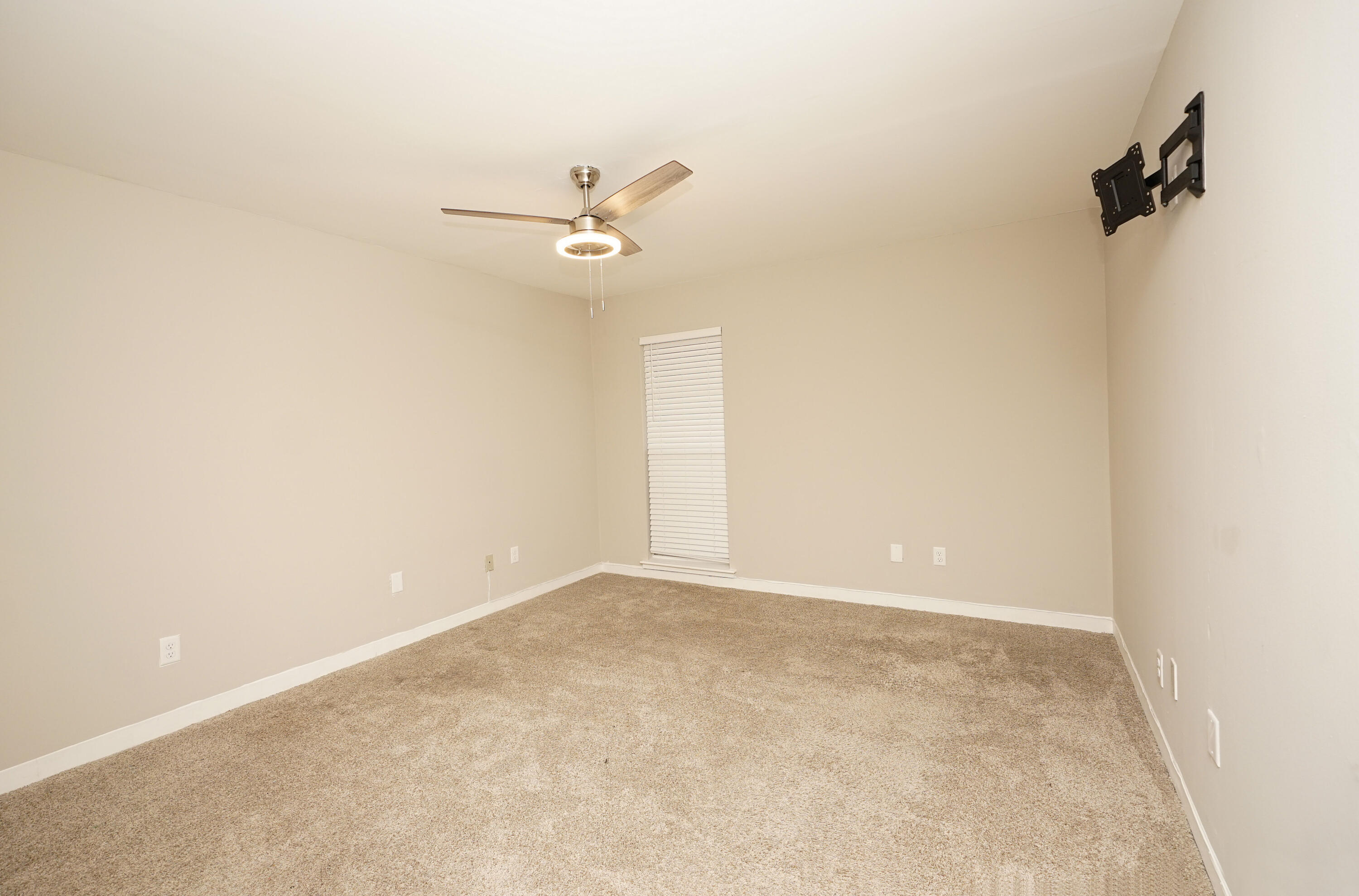 210 Pelham Road, Unit 212A Fort Walton Beach, FL 32547 - Photo 17 of 34 Primary bedroom