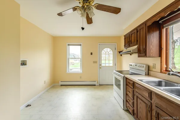 $829,900 | 949 Freedom Road, Pleasant Valley, NY 12569