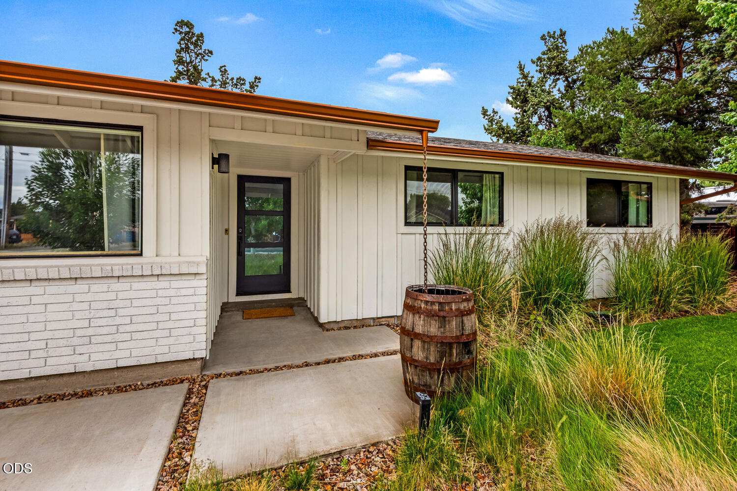 1971 Southwest 23rd Street Redmond, OR 97756 - Photo 6 of 47