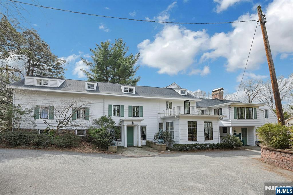 401 Wearimus Road Ho-Ho-Kus, NJ 07423 - Photo 2 of 49