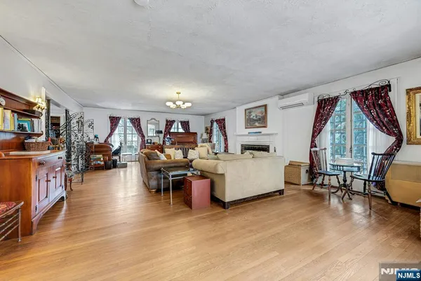 $1,299,000 | 401 Wearimus Road, Ho-Ho-Kus, NJ 07423
