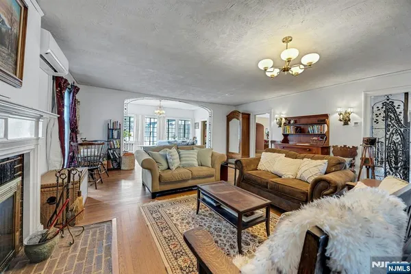 $1,299,000 | 401 Wearimus Road, Ho-Ho-Kus, NJ 07423