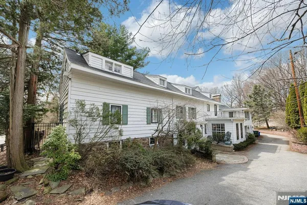 $1,299,000 | 401 Wearimus Road, Ho-Ho-Kus, NJ 07423