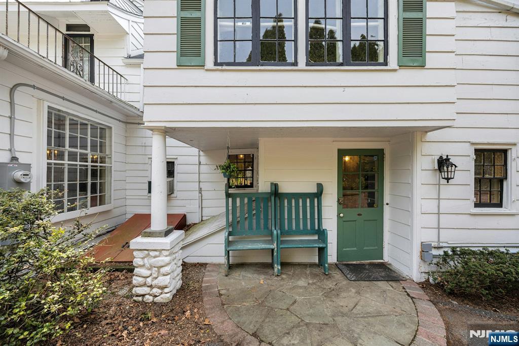 401 Wearimus Road Ho-Ho-Kus, NJ 07423 - Photo 5 of 49