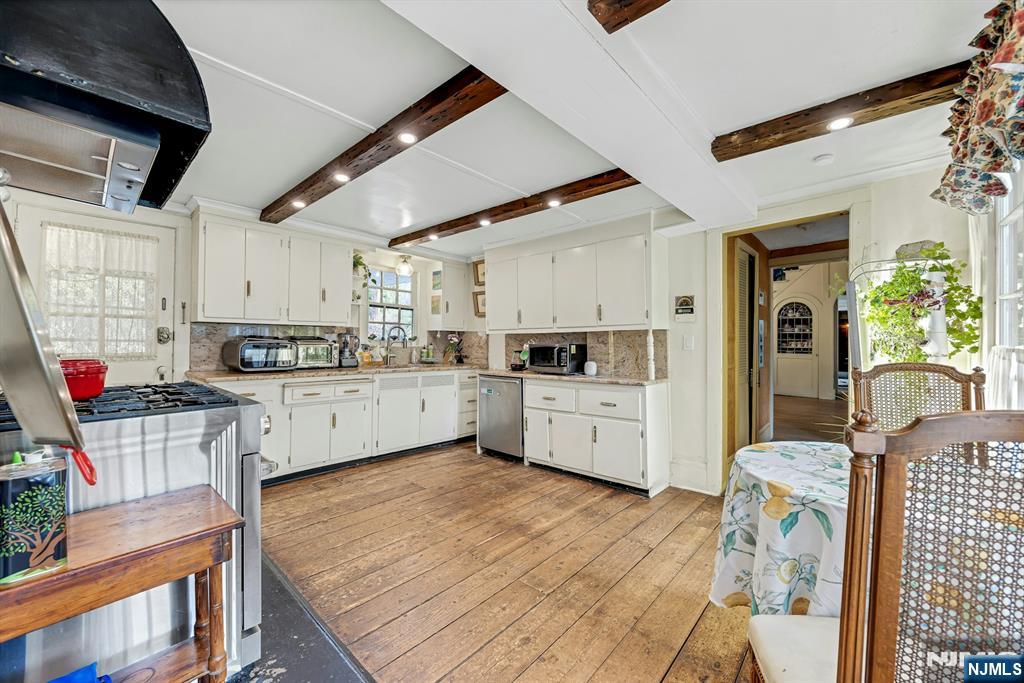 401 Wearimus Road Ho-Ho-Kus, NJ 07423 - Photo 9 of 49