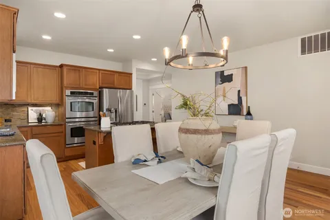 $1,500,000 | 2073 Northeast Noble Street, Issaquah, WA 98029